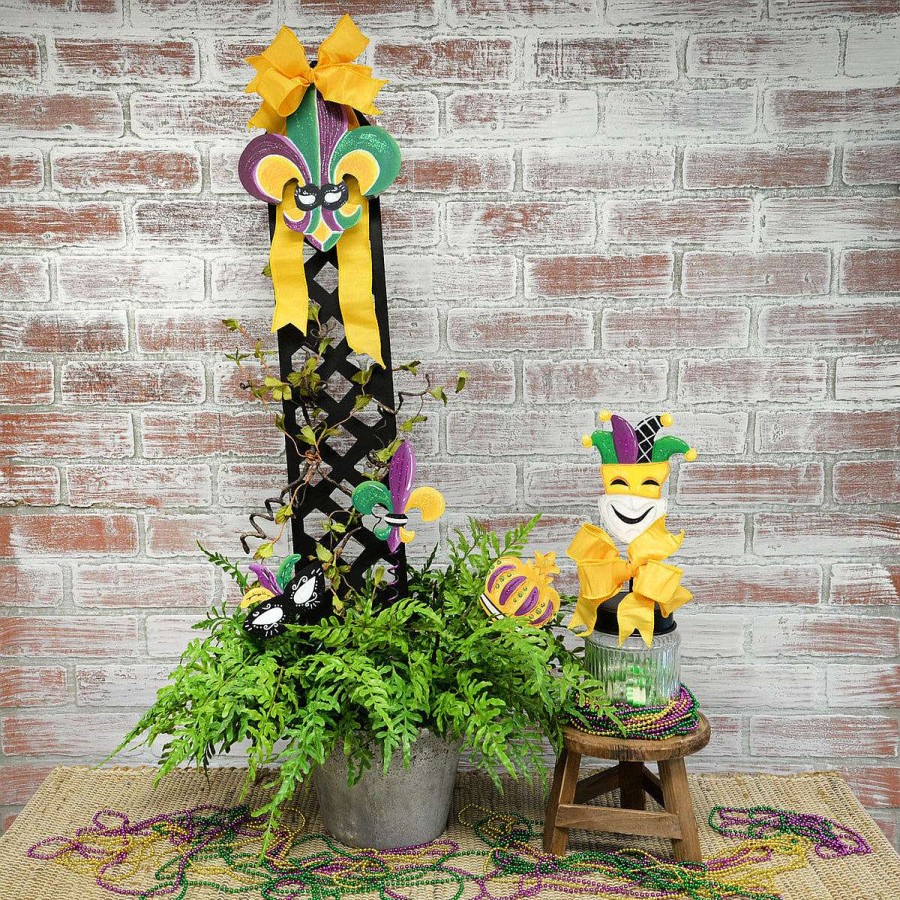 The Round Top Collection Mardi Gras | Mardi Gras Trio Stake