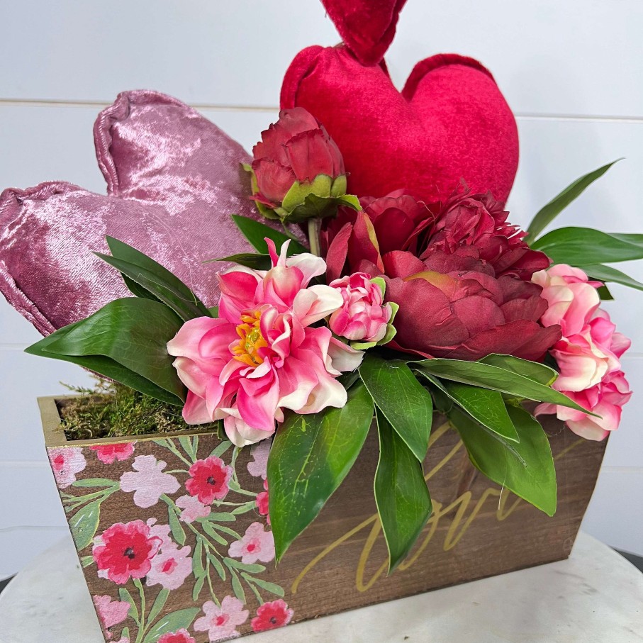 Miss Cayce's Miss Cayce'S Creations | Hearts Abound Valentine Arrangement