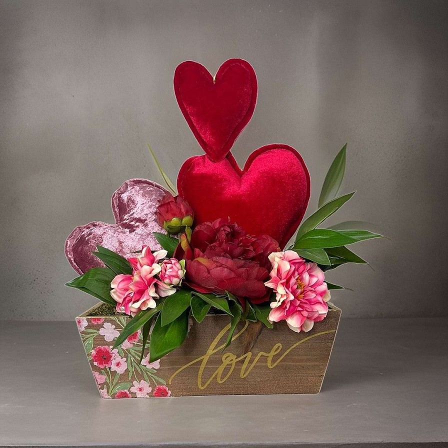 Miss Cayce's Miss Cayce'S Creations | Hearts Abound Valentine Arrangement