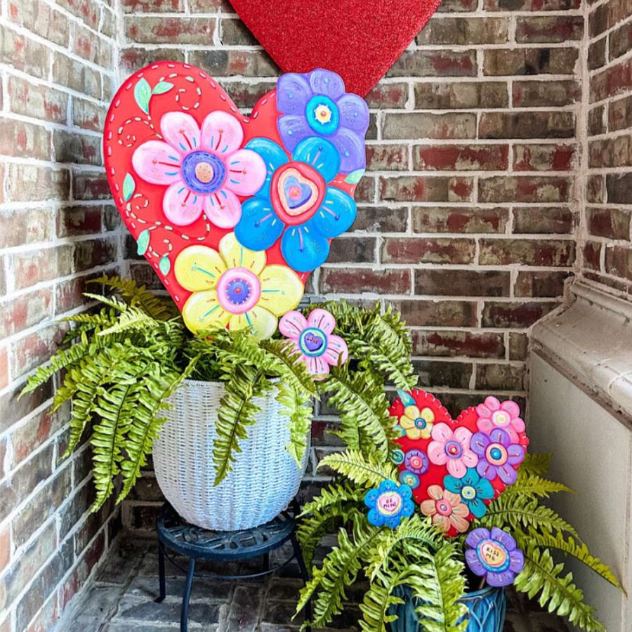 The Round Top Collection Pot Stakes | Heartfelt Heart Yard Display