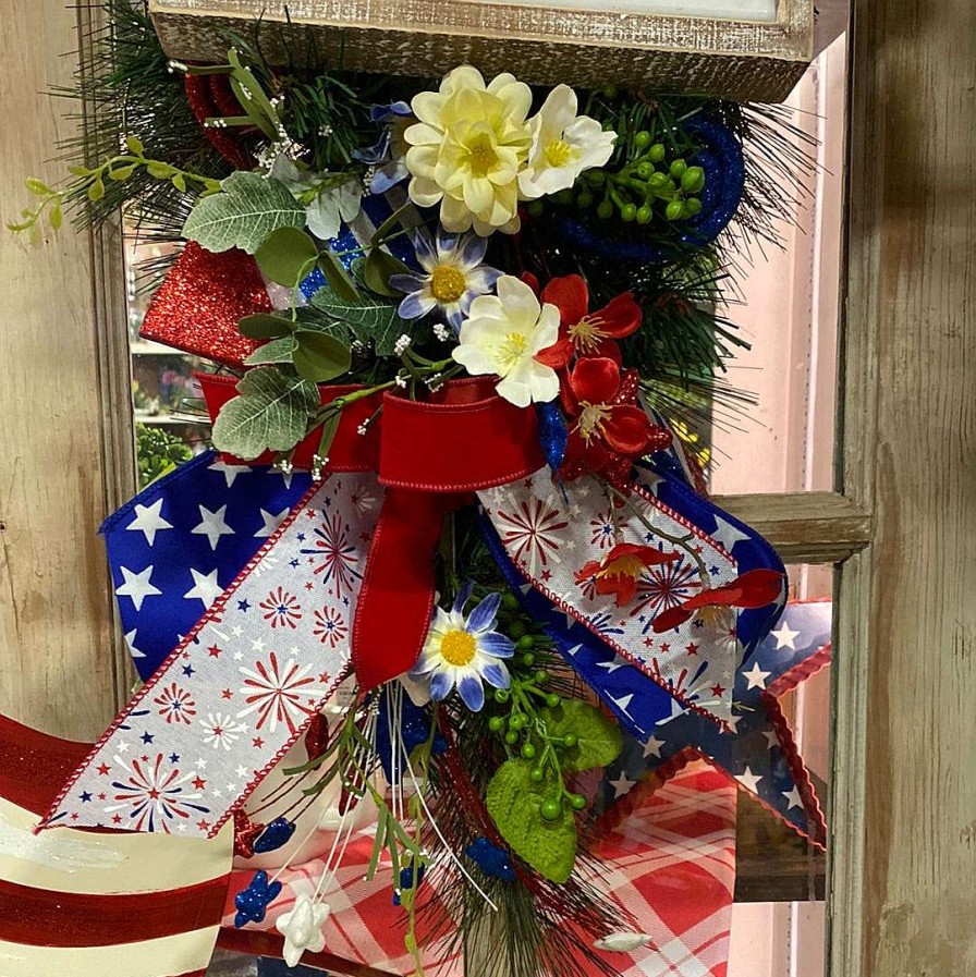 Liberty Floral Sprays | Patriotic Dahlia Daisy Spray